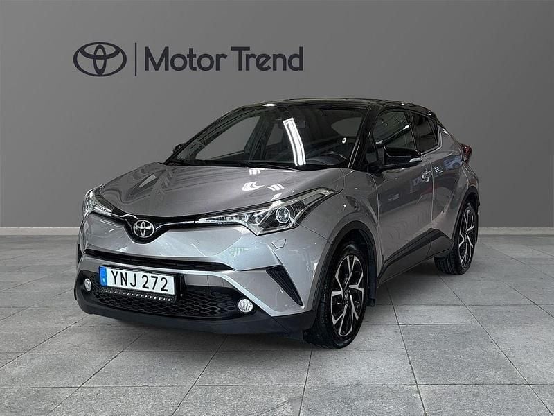 Mörkgrå (grå) Begagnad 2017 Toyota C-HR Style SUV | 185 000 kr (Marknadspris) - Bild 1/4