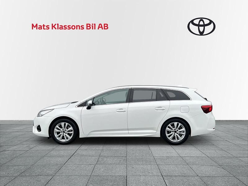 Begagnad Toyota Avensis 144 HK (105 kW) 2015 Vit Kombi