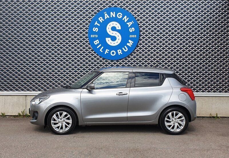 Grå Begagnad 2022 Suzuki Swift Halvkombi | 165 000 kr (Marknadspris) - Bild 1/4