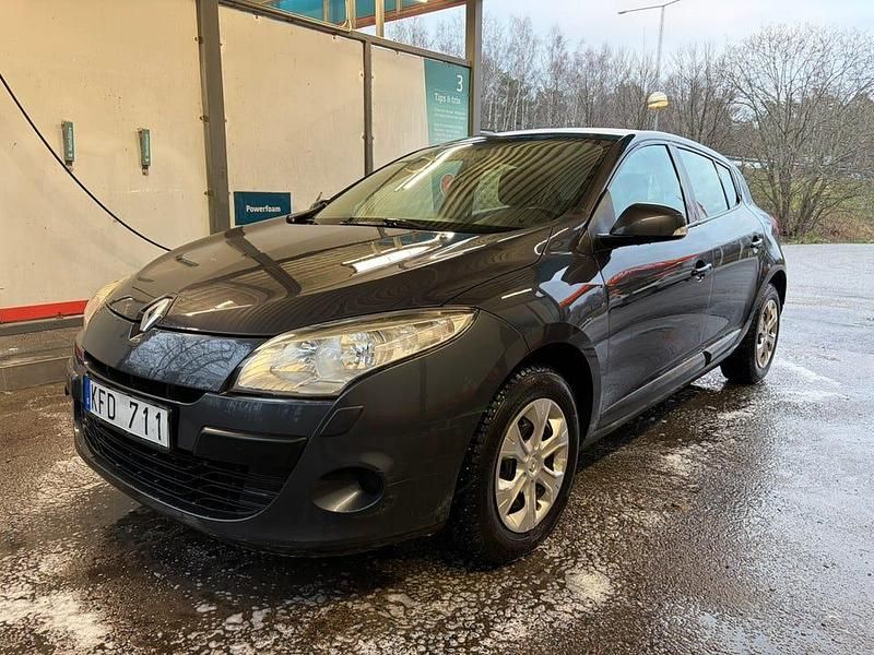 Begagnad 2010 Renault Mégane III Halvkombi | 35 000 kr (Marknadspris) - Bild 1/4