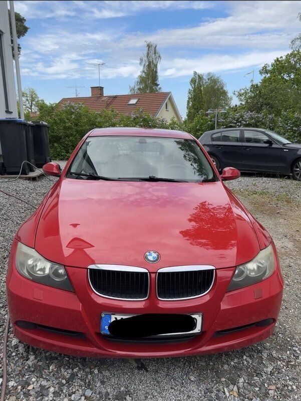 Röd Begagnad 2006 BMW 318 Kombi | 79 000 kr (Lite dyr) - Bild 1/4