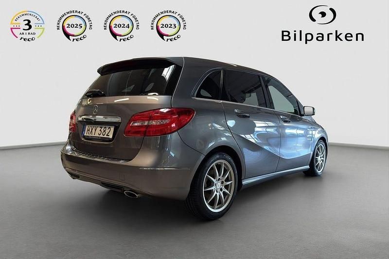 Begagnad Mercedes B180 109 HK (80 kW) 2014 Mörkgrå Minibuss