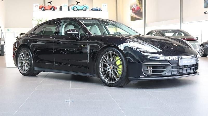 Svart Begagnad 2023 Porsche Panamera 4 Platinum Edition Sedan | 869 000 kr (Superpris) - Bild 1/4