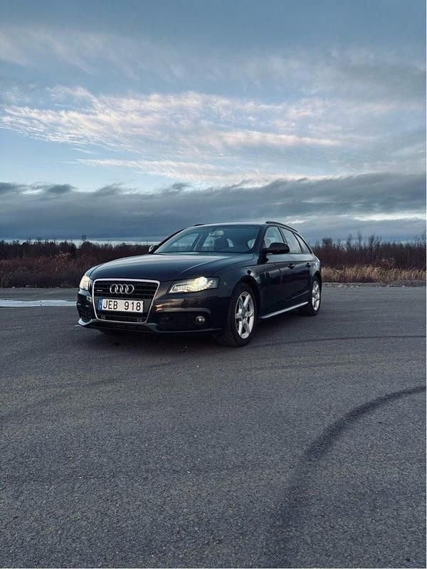Grå Begagnad 2011 Audi A4 Kombi | 105 000 kr (Marknadspris) - Bild 1/4