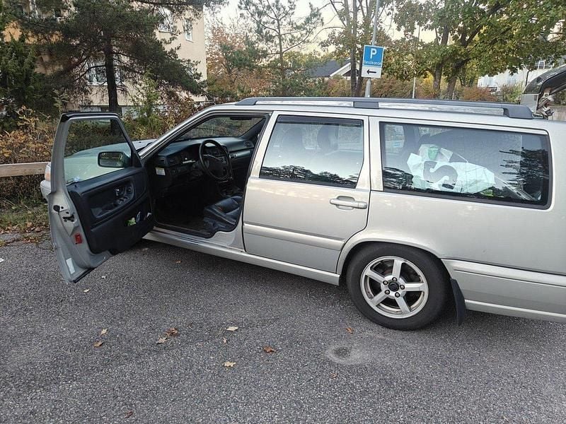 Grå Begagnad 2000 Volvo V70 Standard Kombi | 12 000 kr (Bra pris) - Bild 1/4