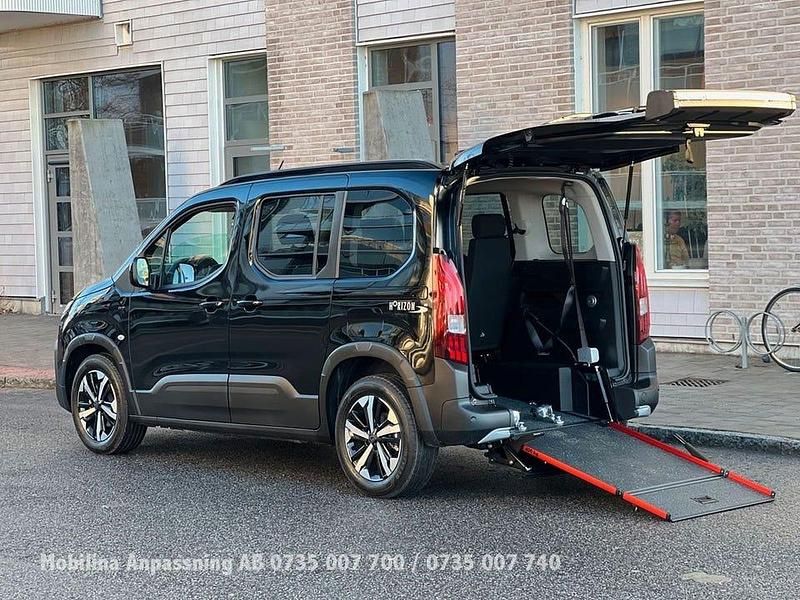 Ny Peugeot Rifter 131 HK (96 kW) 2025 Pearl nera black Minibuss