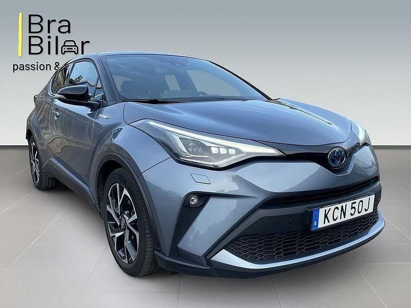 Grå Begagnad 2021 Toyota C-HR Edition SUV | 289 000 kr (Marknadspris) - Bild 1/4