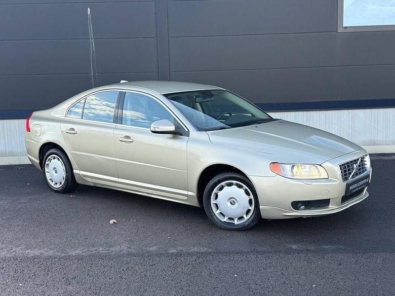 Begagnad Volvo S80 Momentum 200 HK (147 kW) 2006 Ljusbrun Sedan