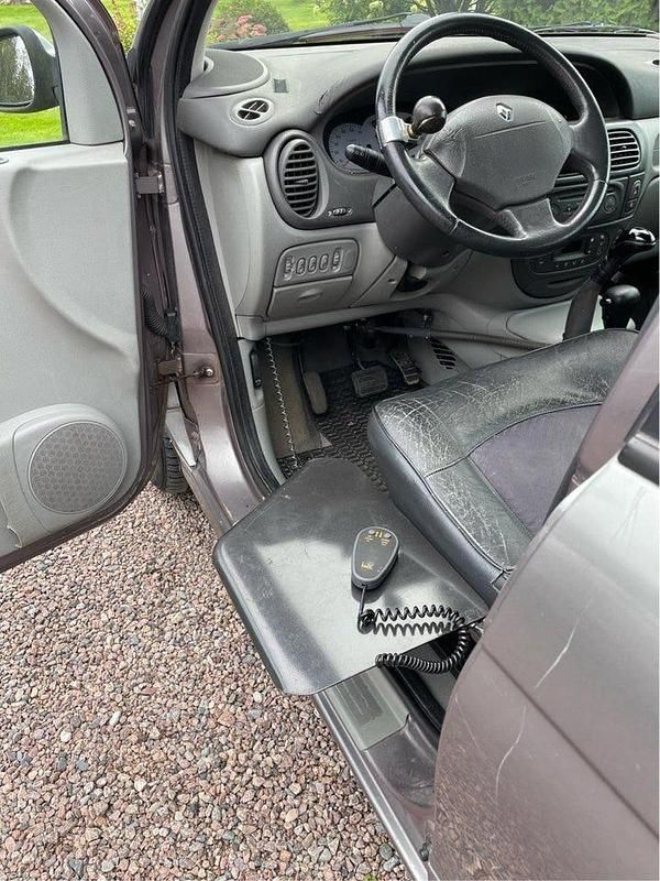 Begagnad Renault Scénic 139 HK (102 kW) 2001 Minibuss