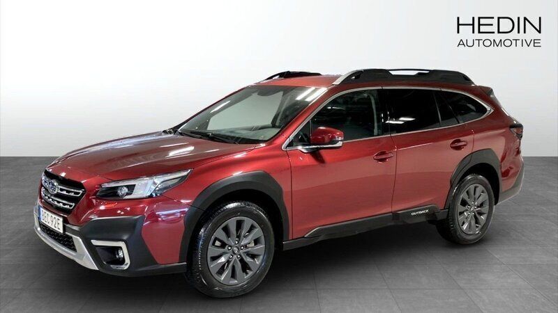 Ljusröd (red) Begagnad 2023 Subaru Outback SUV | 369 900 kr (Superpris) - Bild 1/4
