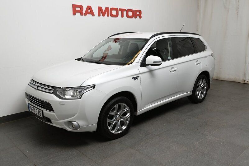 Vit Begagnad 2014 Mitsubishi Outlander P-HEV SUV | 99 900 kr (Marknadspris) - Bild 1/3