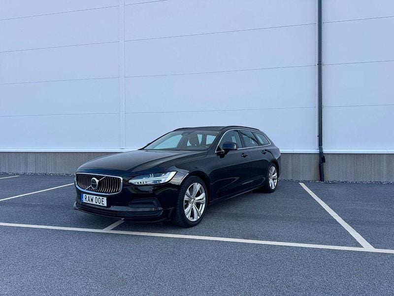 Svart Begagnad 2023 Volvo V90 Core Kombi | 325 000 kr (Marknadspris) - Bild 1/4