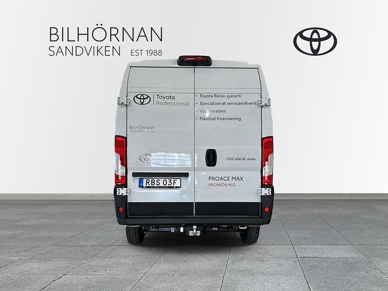 Begagnad Toyota Proace 183 HK (134 kW) 2024 Vit Minibuss