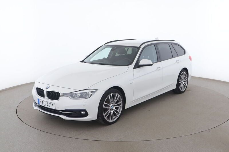 Vit Begagnad 2017 BMW 330 Sport Line Kombi | 213 000 kr (Marknadspris) - Bild 1/4