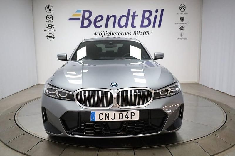 Ny BMW 330 M Sport 292 HK (214 kW) 2025 Skyscraper grey metallic