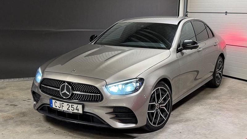 Silver Begagnad 2020 Mercedes E220 AMG line Sedan | 379 800 kr (Dyr) - Bild 1/4