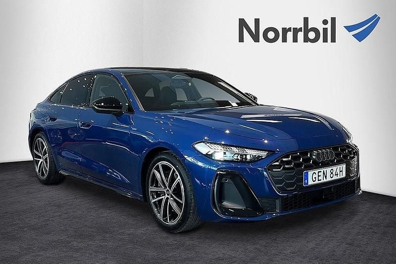 Blå Ny 2025 Audi A5 Sportback S-Line Halvkombi | 729 000 kr - Bild 1/4