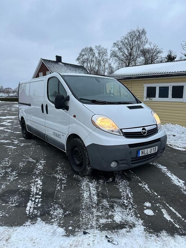 Begagnad Opel Vivaro 114 HK (83 kW) 2014 Minibuss