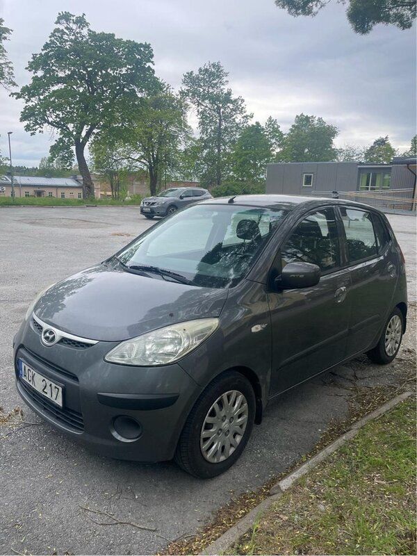Grå Begagnad 2009 Hyundai i10 Halvkombi | 26 000 kr (Marknadspris) - Bild 1/4