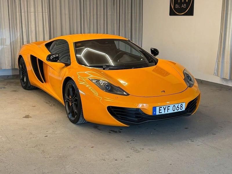 Orange Begagnad 2012 McLaren MP4-12C Sportkupé | 1 249 900 kr - Bild 1/4