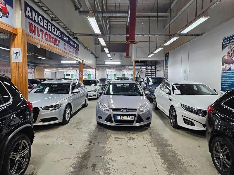 Begagnad Ford Focus 96 HK (70 kW) 2012 Grå Halvkombi