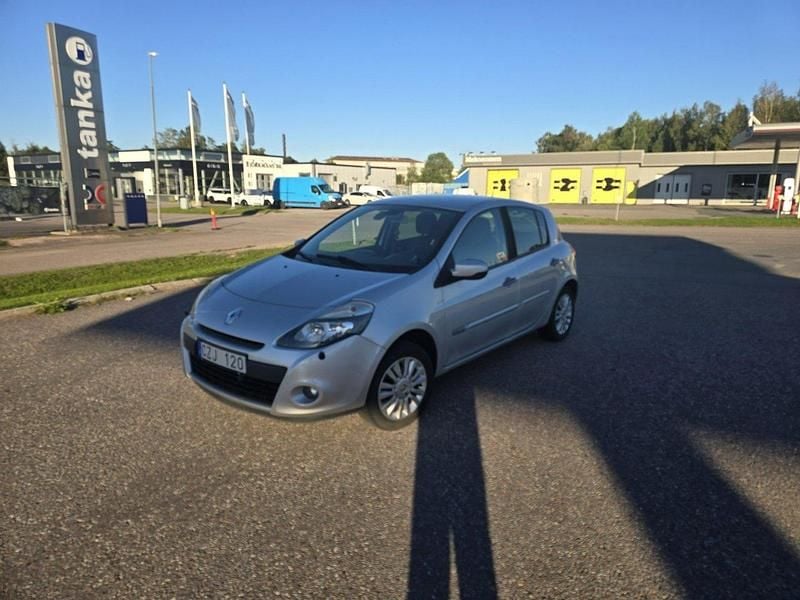 Silver Begagnad 2010 Renault Clio R.S. Halvkombi | 25 000 kr (Bra pris) - Bild 1/4