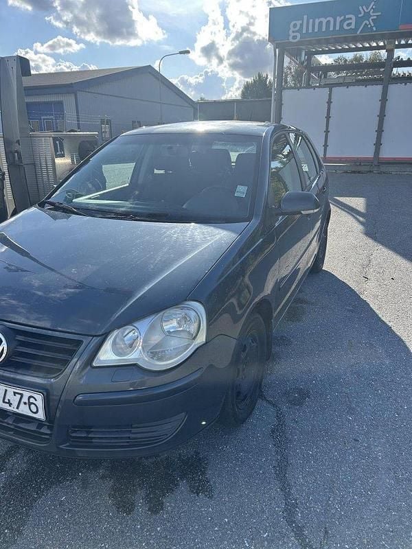 Grå Begagnad 2006 VW Polo Comfortline Halvkombi | 21 500 kr (Marknadspris) - Bild 1/1