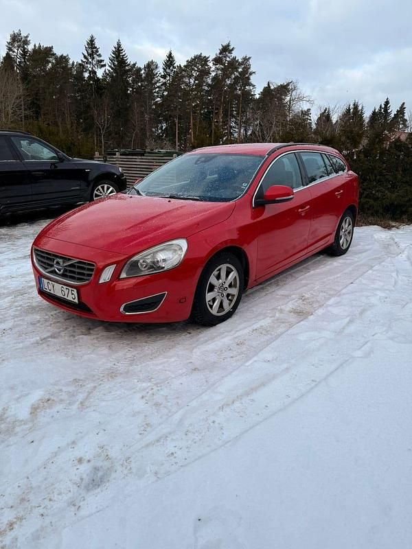 Begagnad 2011 Volvo V60 Kombi | 75 000 kr - Bild 1/4