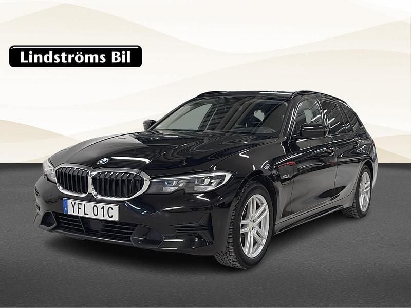 Svart Begagnad 2021 BMW 330e Kombi | 269 900 kr (Bra pris) - Bild 1/3