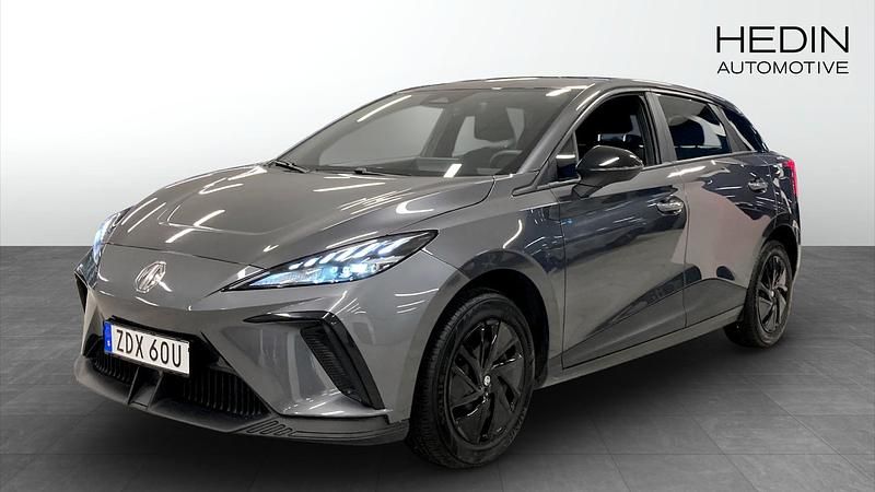Grå (grey) Begagnad 2023 MG MG4 EV Halvkombi | 259 900 kr (Marknadspris) - Bild 1/4
