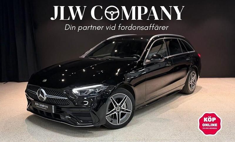 Svart metallic Begagnad 2022 Mercedes C300e AMG Kombi | 419 000 kr (Lite dyr) - Bild 1/4