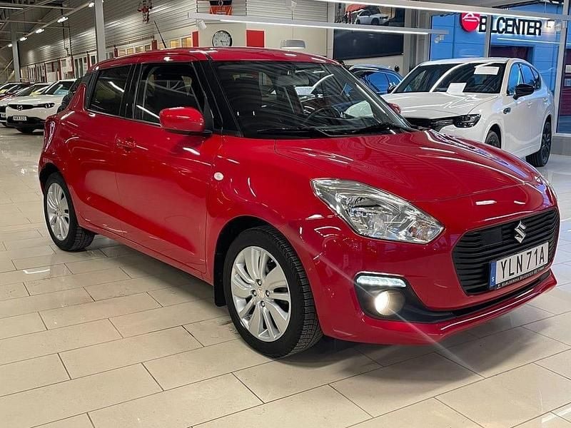 Begagnad Suzuki Swift 90 HK (66 kW) 2020 Röd Halvkombi