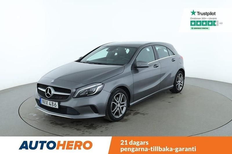 Grå Begagnad 2016 Mercedes A180 Halvkombi | 168 000 kr (Marknadspris) - Bild 1/4