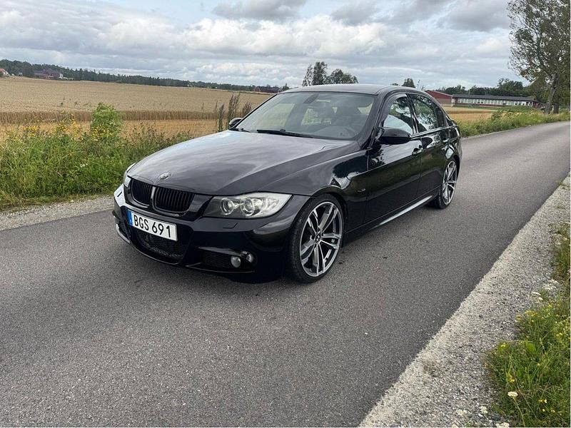 Svart Begagnad 2007 BMW 325 Comfort Edition Sedan | 67 000 kr (Marknadspris) - Bild 1/4
