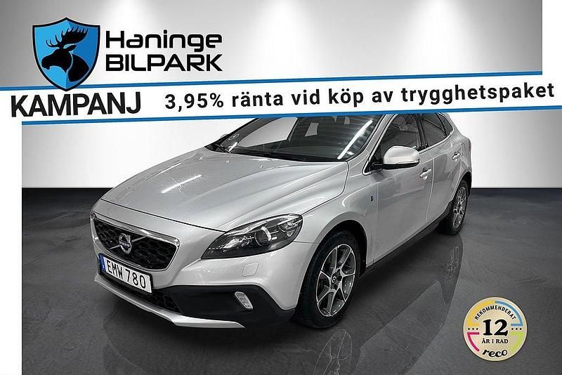 Silver Begagnad 2014 Volvo V40 Ocean Race Halvkombi | 149 995 kr (Marknadspris) - Bild 1/2