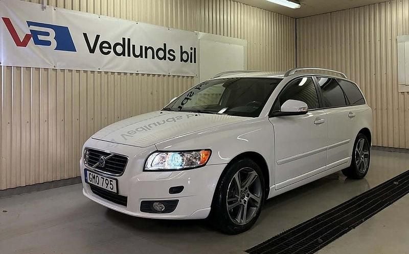 Begagnad Volvo V50 Momentum 150 HK (110 kW) 2011 Vit Kombi