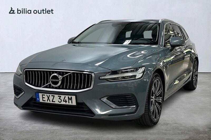 Grå Begagnad 2022 Volvo V60 Kombi | 344 900 kr (Bra pris) - Bild 1/3