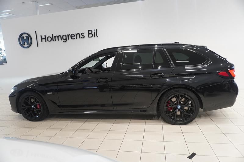 Begagnad BMW 530e 2023 Svart Kombi