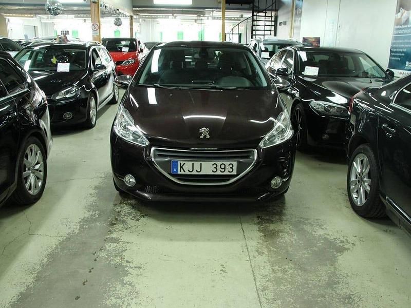 Begagnad Peugeot 208 82 HK (60 kW) 2012 Svart Halvkombi
