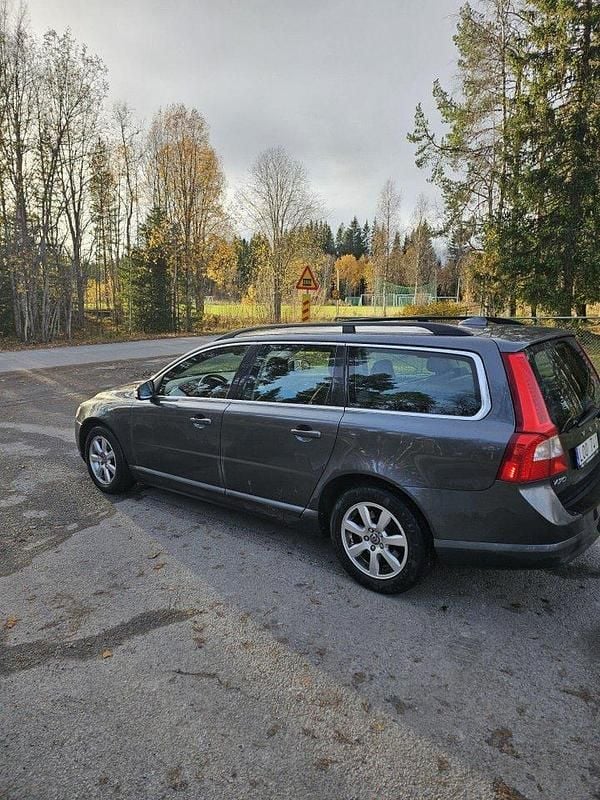 Grå Begagnad 2011 Volvo V70 Kombi | 70 000 kr (Bra pris) - Bild 1/4