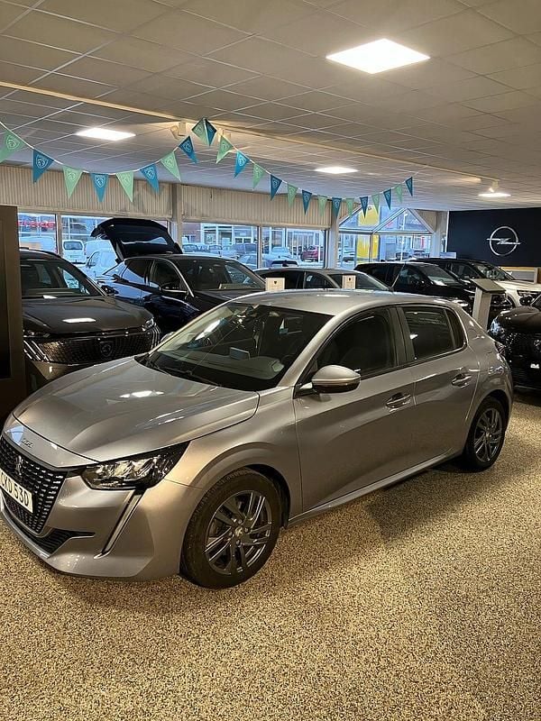 Grå Begagnad 2020 Peugeot 208 Active Halvkombi | 144 800 kr (Marknadspris) - Bild 1/4