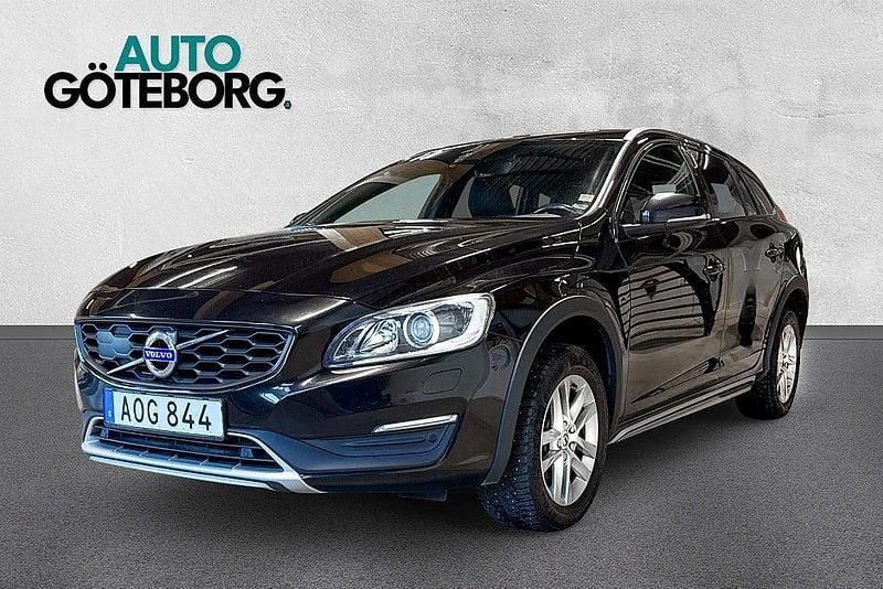 Begagnad Volvo V60 CC Momentum 190 HK (139 kW) 2018 Svart Kombi