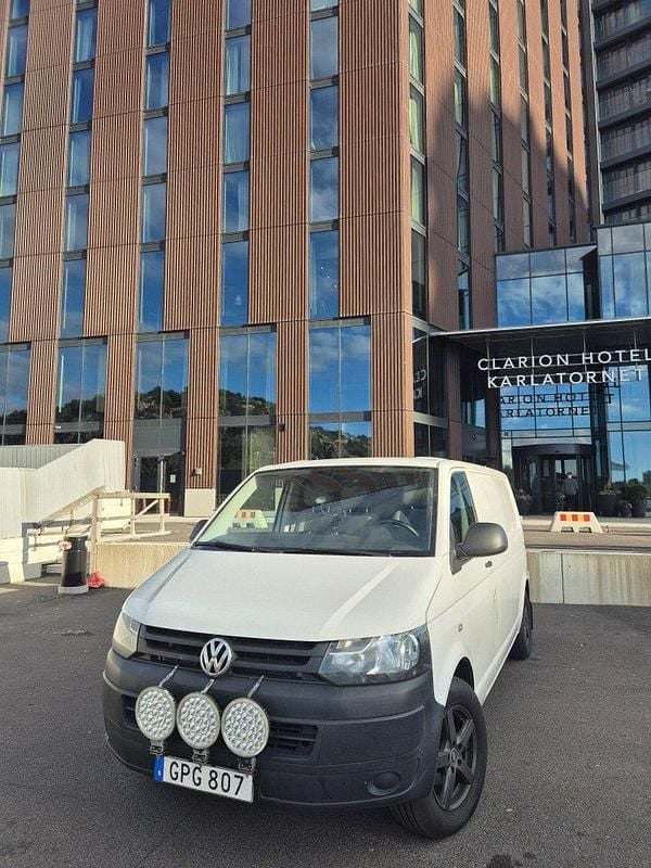 Vit Begagnad 2015 VW T5 Van | 95 000 kr (Marknadspris) - Bild 1/4
