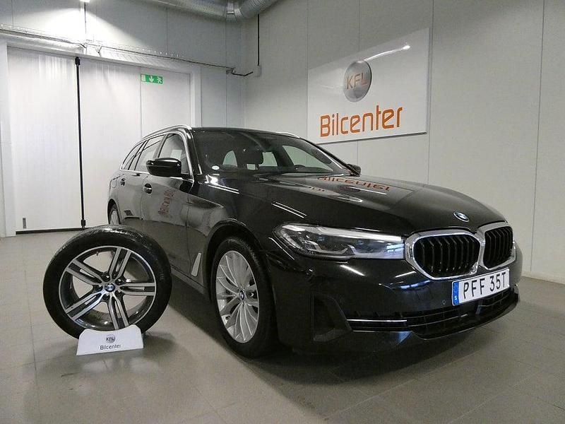 Svart Begagnad 2020 BMW 530e Kombi | 279 900 kr (Bra pris) - Bild 1/3