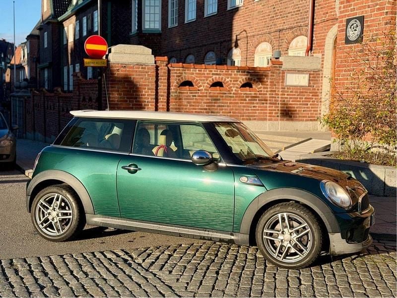 Grön Begagnad 2008 Mini Cooper S Halvkombi | 65 000 kr (Marknadspris) - Bild 1/4