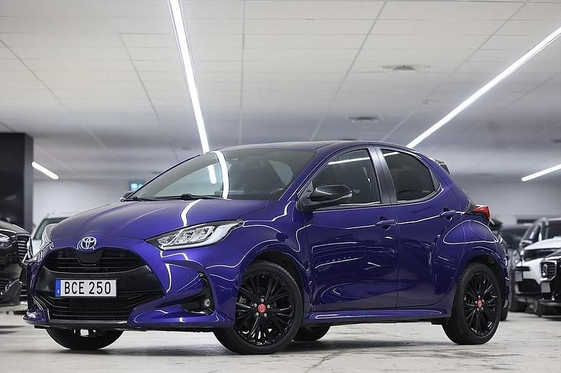 Begagnad Toyota Yaris 2021 Blå Halvkombi