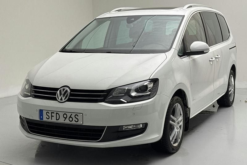 Vit Begagnad 2019 VW Sharan Minibuss | 239 000 kr (Bra pris) - Bild 1/4
