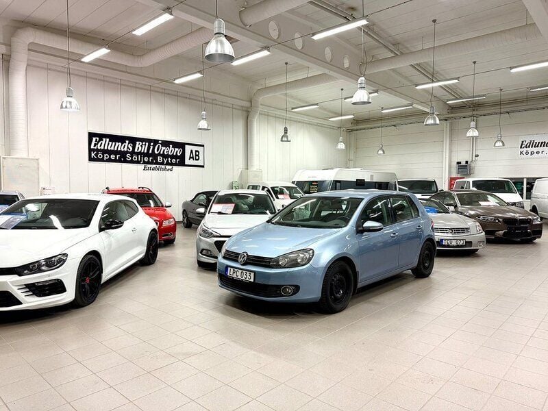 Ljusblå Begagnad 2011 VW Golf VI Halvkombi | 68 900 kr (Lite dyr) - Bild 1/4