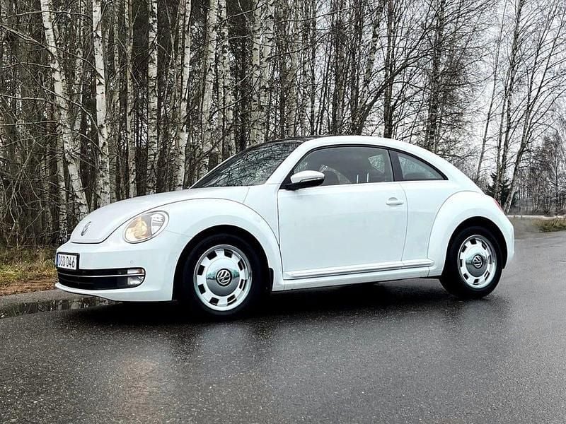 Vit Begagnad 2014 VW Beetle Halvkombi | 109 000 kr (Marknadspris) - Bild 1/4