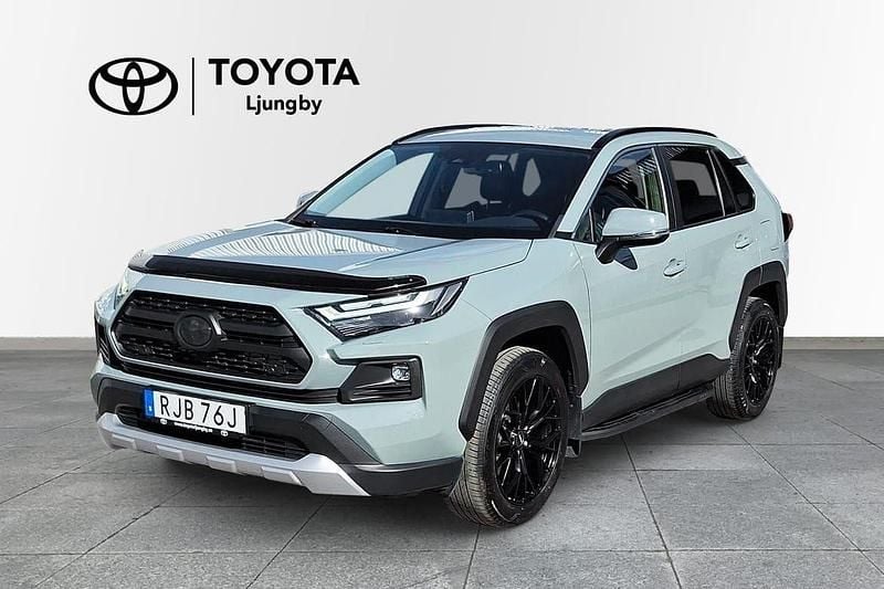 Grön Begagnad 2022 Toyota RAV4 Hybrid SUV | 389 000 kr (Marknadspris) - Bild 1/3